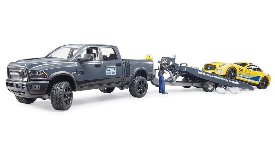 Coche De Juguete RAM 2500 Power Wagon Con Remolque Y Coche De Carrera Escala 1:16 BRUDER 02504 - Imagen 2