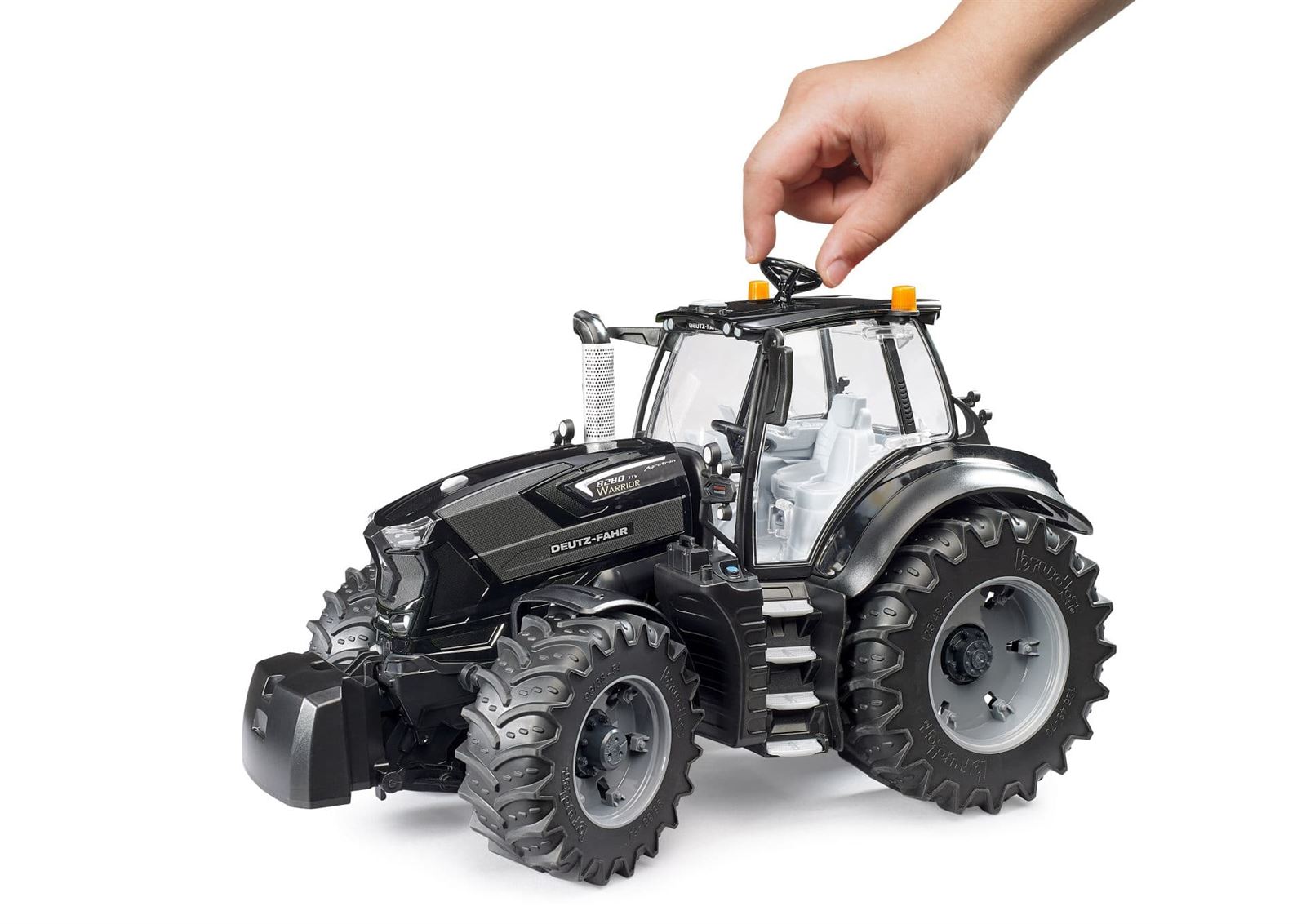 DEUTZ-FAHR 8280 TTV Warrior de juguete BRUDER 03162 - Imagen 3